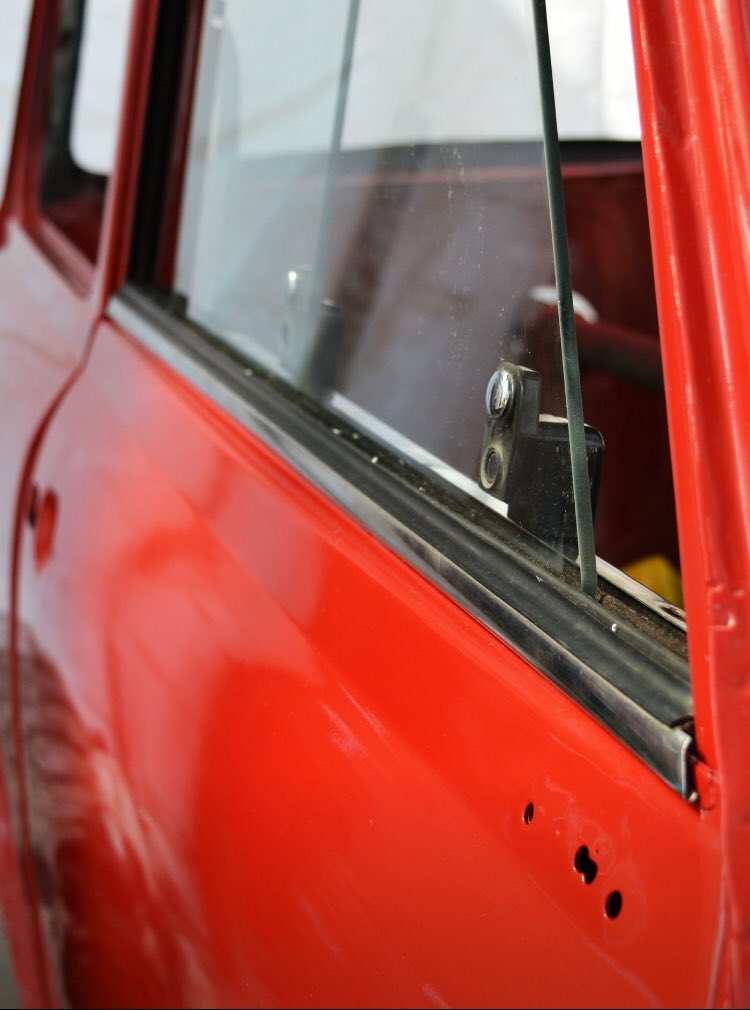 Classicminicon2's tweet photo. Some extra close up photos of the conversion. Only a few hours left before they go on sale 😀 #classicminiconversionpanels #classiccar #mini #classicmini #miniclubs #retro #ClassicCarShow #classiccarsforsale #cars https://t.co/jqSW1fgzkz