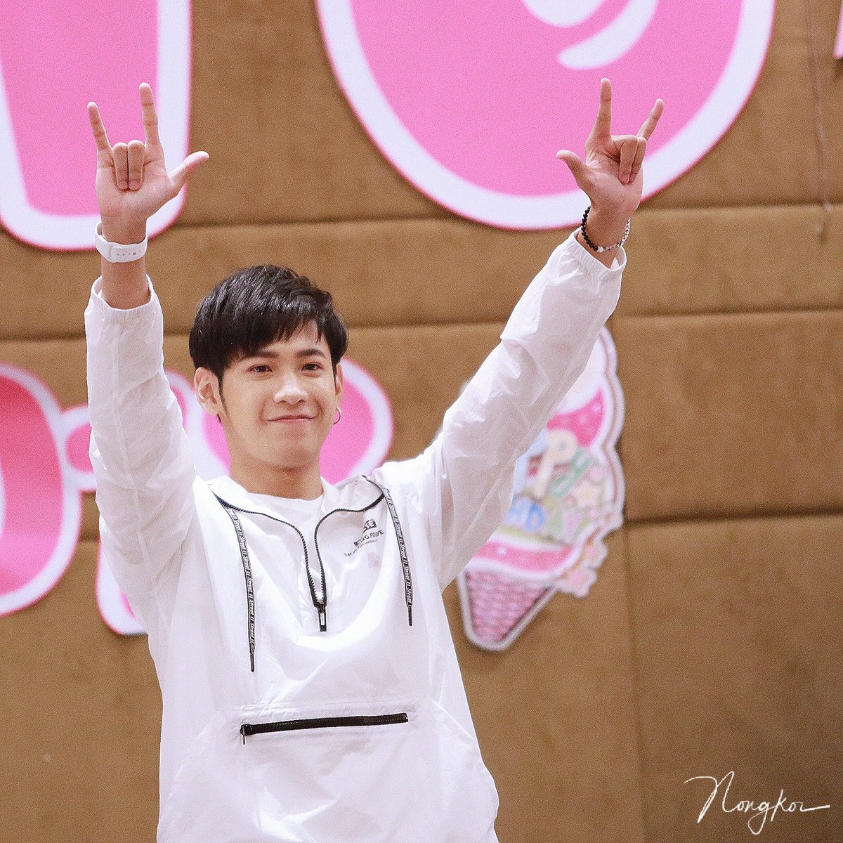 nongkoi's tweet photo. ไม่ต้องรักกันชั่วนิรันดร์ ตราบที่ฉันนั้นยังหายใจ ...ขอให้เหมือนเดิม... @stjinx_maya 💙💚
#SingtoPrachaya 
#SingtoBD2018 https://t.co/2nQjflKPdG