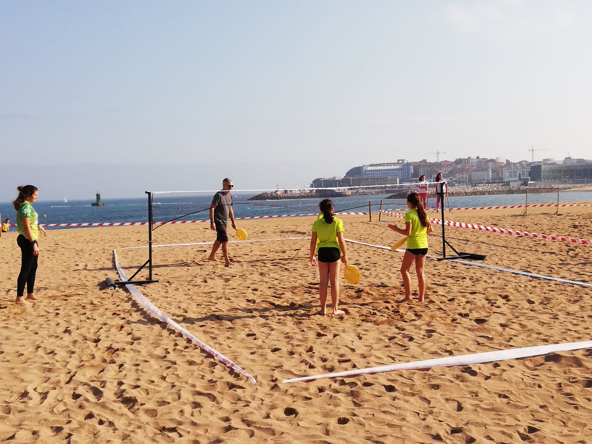BadmintonESP's tweet photo. Este Tour Mujer, Salud y Deporte cuenta con la novedad del BADMINTON PLAYA en la Playa Poniente #TourMSD
#GijónEnForma https://t.co/cqOubmjyEp