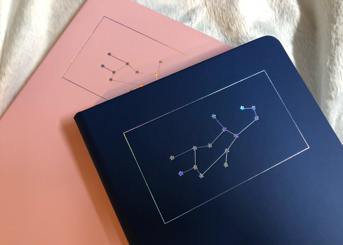 ALLURÉ HOMME
2019 Season’s greeting

[ Dreaming ] 

DIARY COVER PREVIEW

실제로 제작될 하드 커버 다이어리 소재입니다. 성우의 생일 별자리가 홀로그램으로 들어갑니다.✨