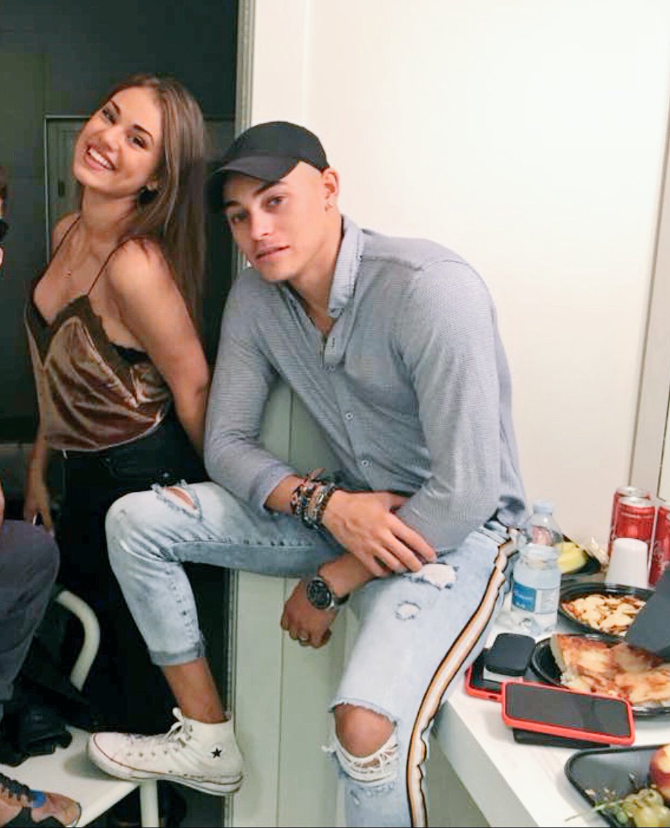 TeamCarmen1's tweet photo. Buongiorno 🌹
Manca solo @CelentanoLauren per la reunion del trio blu 🎈
@carmenferreri @Einar_official belli veri ♥️
#amici17 #carmenferreri #einar #lacomplicità #einarmen https://t.co/elAqj8lFyC