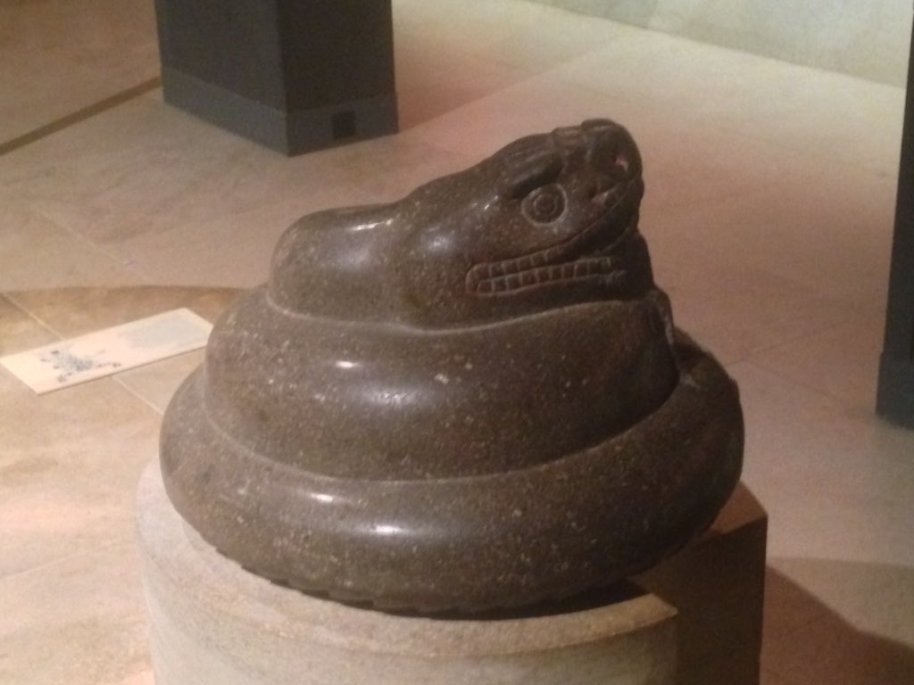 alexgibson3d's tweet photo. Earliest example of the 💩 poop emoji, Aztec period #paleomorph @britishmuseum @SirPatStew https://t.co/LUgtIMMrkn