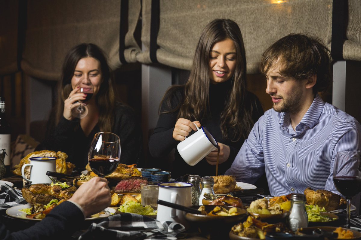 Artisan_MCR's tweet photo. Spend your Sundays at Artisan, Sharing Roasts, crafts for kids and our all night happy hour. Just look at those happy faces! #sundayfunday #sundayroast #familyphotography https://t.co/2GXhARAHcD