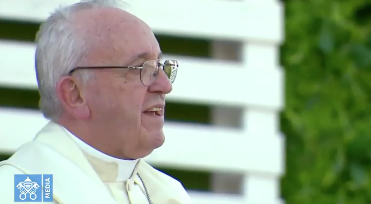 #GaudeteEtExsultate
Occorre chiedere allo Spirito Santo che ci liberi e scacci quella paura che ci porta a vietargli l’ingresso in alcuni aspetti della nostra vita. 
Colui che chiede tutto dà anche tutto, e non vuole entrare in noi per mutilare o indebolire, ma per dare pienezza.