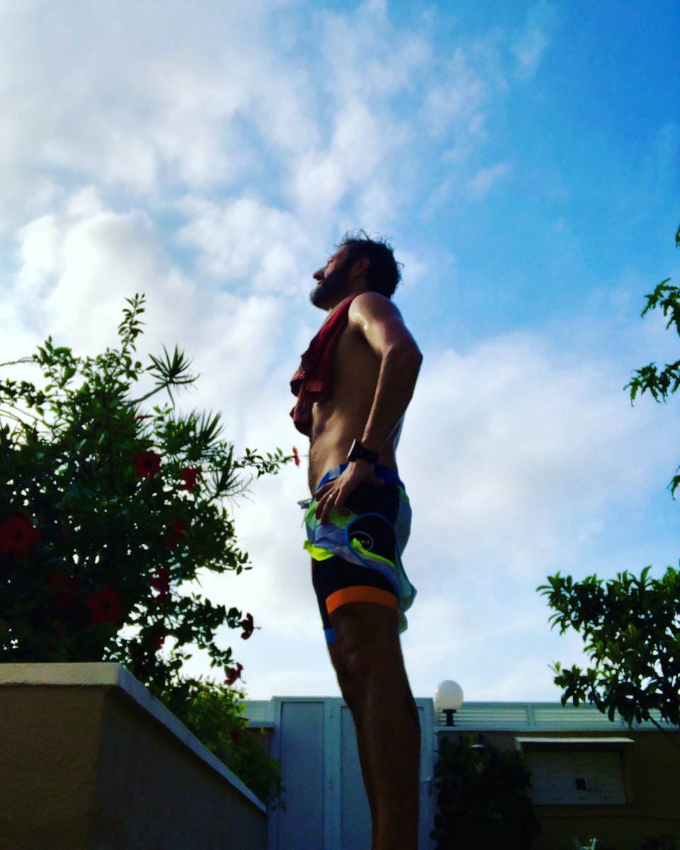 JoanJosepJimnez's tweet photo. Seguimos preparando la #triatlóndebarcelona. La prueba y el resultado serán lo de menos, lo más gratificante son los entrenos, el esfuerzo y el sacrificio q está suponiendo encontrar tiempo xa hacerlos...la verdad es q cuando consigo salir y los acabo stoy on fire😉
Feliz domingo https://t.co/KND3IE5Gyz