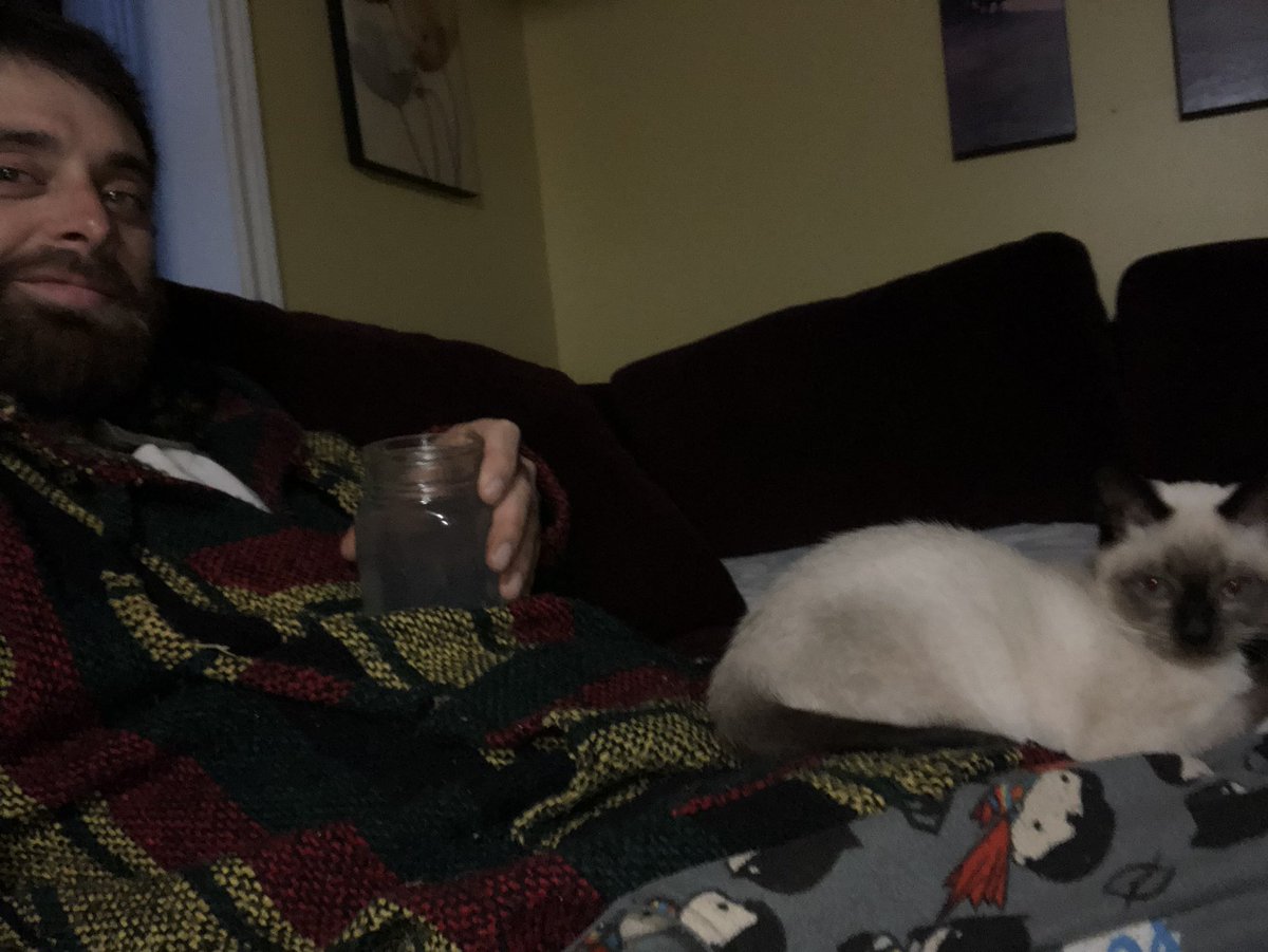 PerrinDane's tweet photo. Enjoying a glass of hot lemon water this morning with Jasmine before my run 🏃 🐱 #veganlife #exercise #stayfit #wholefood https://t.co/GD2AuxM11U