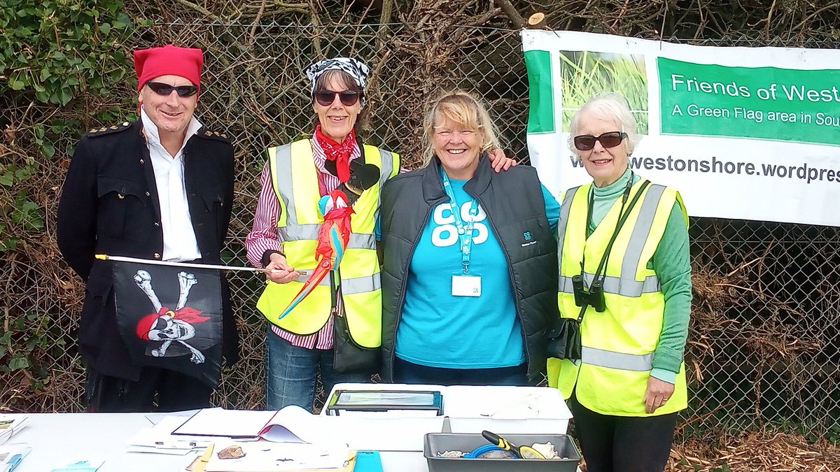 se_shol_com's tweet photo. A great morning with @StPatricksSoton  sponsored beach cleaning with @WestonShore  and the co-op providing much needed refreshments and fruit @Petrolheadnelly @donnaAburrow @CatMembePioneer  @coopukcolleague  @coopuk  #BeingCoop #LocalCommunity https://t.co/ZUqxCTUwYF