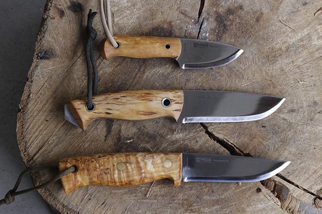camp_tri_F's tweet photo. “
Helleknives ✨
#mandra
#utvaer
#temagami ✨
ヘレナイフは美しいですね👍僕は幅広の刀身が好きなのでヘレのフォルムはストライクです✨
#knife #knives #helleknives #hellemandra #helleutvaer #helletemagami #norway🇳🇴 https://t.co/5UIdwFO719 https://t.co/we9i7Ohr5D