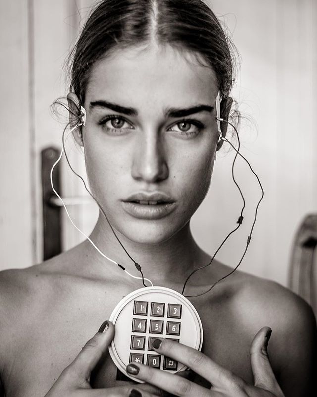 marcellomanca's tweet photo. ¿doyouknowmyheartcode?

#marcellomanca #portrait #fashionmodelmanagement #clarasoccini #portraitphotography #portraiture #portraitsession #artshoot #shootingmood #shootingmodel @soccins @fashionmodel.it https://t.co/azQ5Y56Fko https://t.co/wF09Kn7YQM