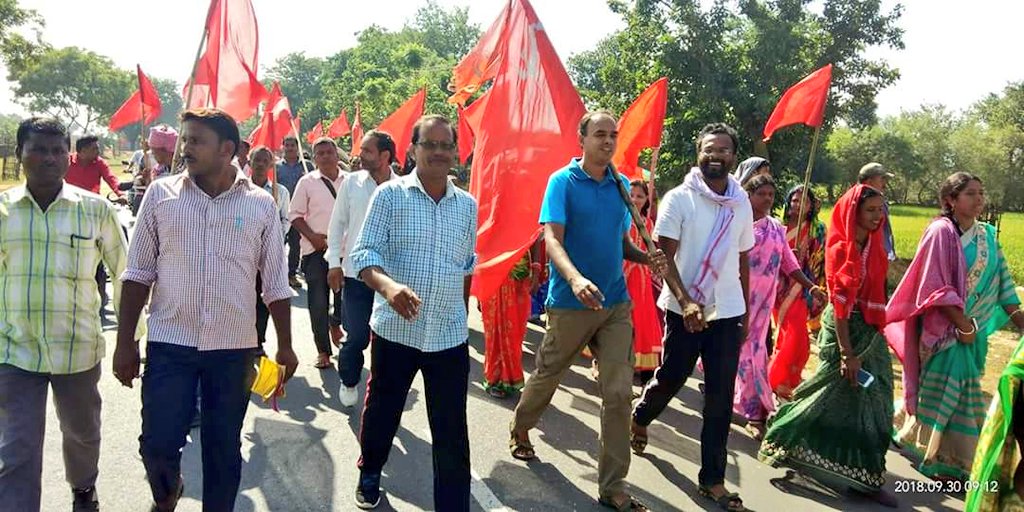 SarfrazBagodar's tweet image. #CPI_ML..
#पदयात्रा_तीसरे_दिन...
गांडेय की ओर...
हाथ में झंडा लेकर चल रहे हैं युवा दिलों के धड़कन कॉमरेड विनोद कुमार सिंह