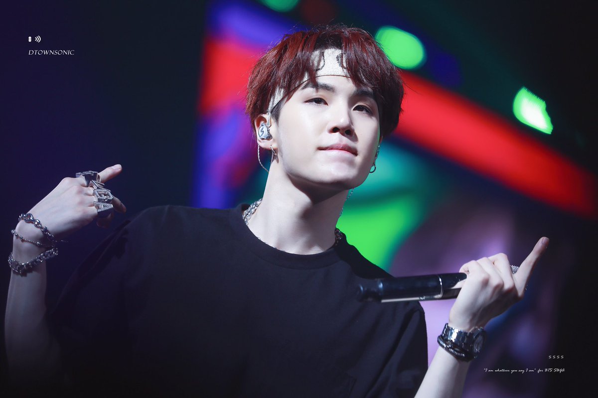 FreshGboyD's tweet photo. แรปไลน์นี่ทำคนตายมากี่คนแล้วคะ

@BTS_twt Favorite Social Artist #AMAs⁠ ⁠ https://t.co/hoBBQZfVTo