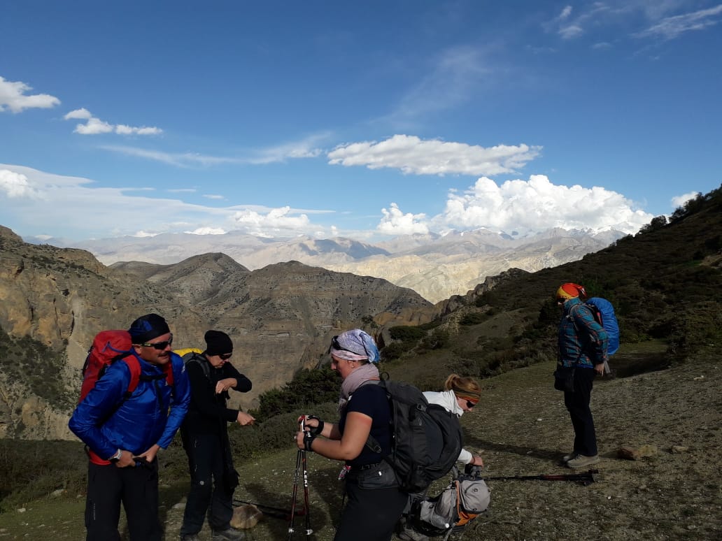 HolidayInNepal1's tweet photo. 🎉🎉It was a Blissful afternoon at Mustang Valley...🎉🎉
Upper Mustang Trek 2018...
😉off the beaten path trek... Finally, reach Lomanthang 🎊
The years-old ancient palace was unbelievable... 😯🤩
🤩Enjoying a lot ... Keep in touch with us- Nancy &amp; Joseph
#masterhimalaya https://t.co/Bhiiw6RXeK