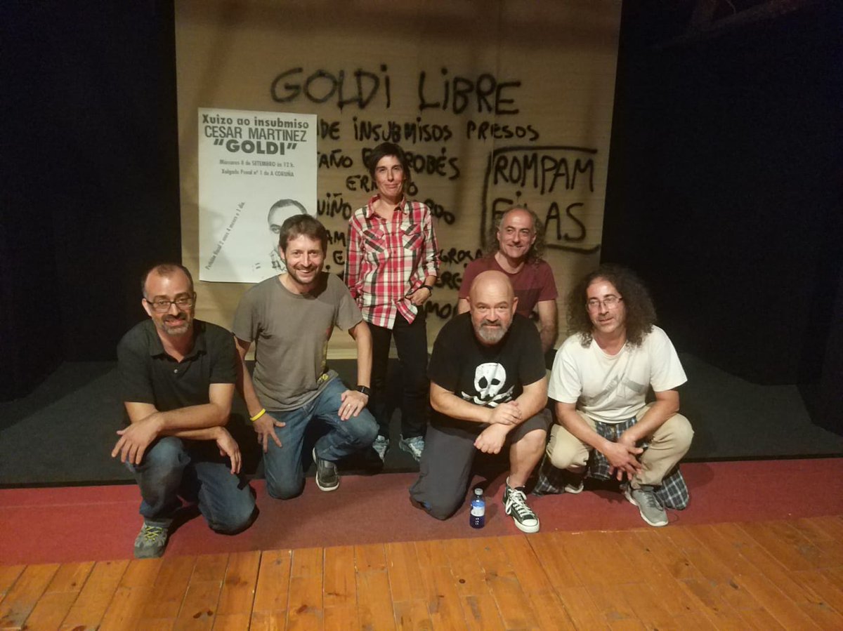 CesarGoldi's tweet photo. Ahir post-funció #GoldiLLiure amb gent anti-militarista, de Girona, protagonista de la #insubmissió , de la lluita civilitzada i guanyadora contra la ''mili'' del secle XX
Avui diumenge 30 set a les 18:00 segona funció a @SalaLaPlaneta
@redenasa https://t.co/AN6aFwVgvn