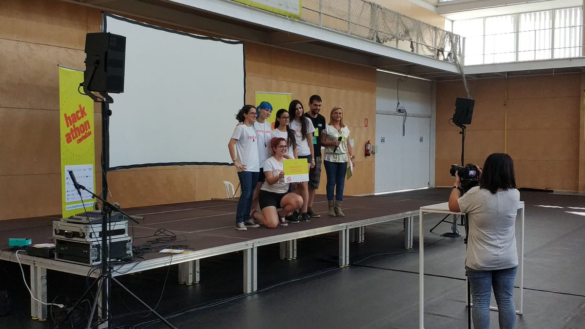 HackathonCS's tweet photo. 💥 🔥 Las ganadoras del reto de @Cuatroochenta son Honey Soft Dev 🔥💥 https://t.co/AUchCn6pMR