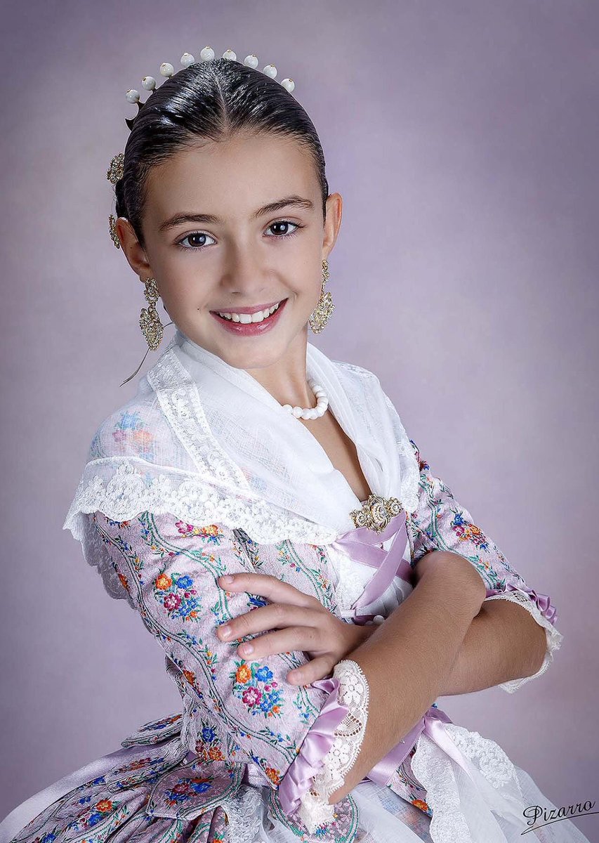 AjMislata's tweet photo. 👉🏼 Volem donar l’enhorabona a LUCÍA GUIJARRO i a la seua comissió, @Falla_Maranyon, per haver resultat escollida com a una de les xiquetes de la Cort d’Honor Infantil de les #Falles2019 👏🏼👏🏼👏🏼 Que disfrutes de l’any!! #Elecció19 #FallesMislata https://t.co/rK7T35hTh3
