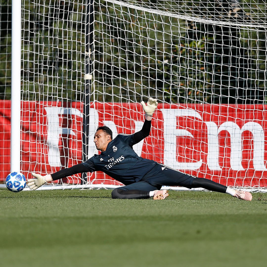 realmadriden's tweet photo. 📸💪 Morning session at #RMCity before heading to Moscow this afternoon for our return to Champions League action! https://t.co/oMjhWv6I8D