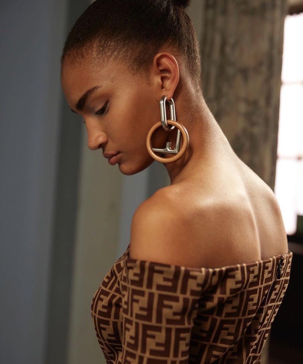 AvoirFashion's tweet photo. Make time for me time in @Fendi ๐ค
#avoirfashion #fashionstartup #searchcompareshop #fashionpricecomparison #luxuryfashion #startup #fashiontech https://t.co/pEQgqhU0IB