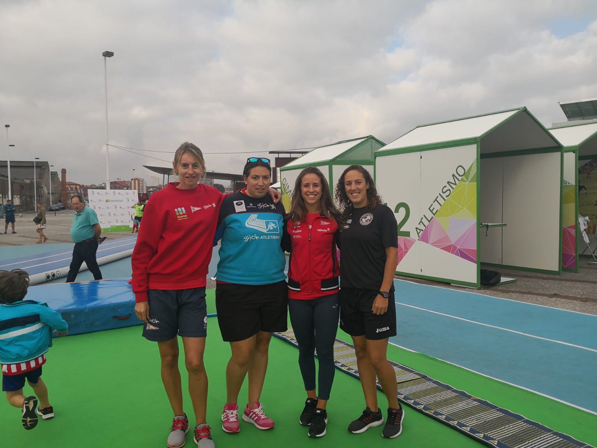 BeAthleticsW's tweet photo. Atletas de clubes asturianos,  @RGCC_Oficial @GijonAtletismo @CiudadDeLugones, animando a participar en las pruebas de Atletismo #TourMSD. 

¡ La pasion por el atletismo se contagia en  #Gijon! 

@atletismoRFEA @EsUniversoMujer @iberdrola @vamoschicas https://t.co/orpgI3GMDq
