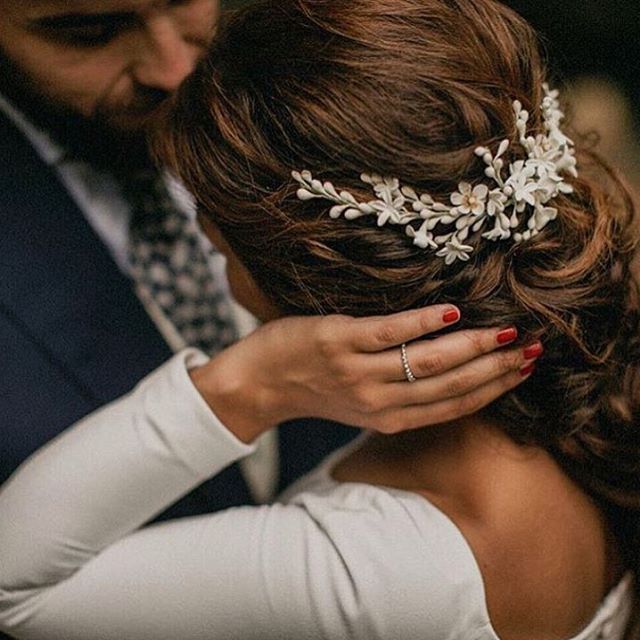 Tocados de ensueño para tu gran día

#boda #bodas #wedding #mecaso #bridesmaids #bodas2018 #ideasdeboda
#tocados #tocado #peinado #moda
Mucho más en nuestra web tienda.tiestayboda.net