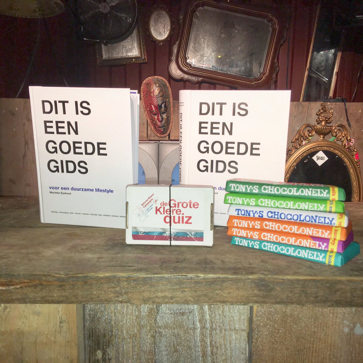 schonekleren's tweet photo. Hoeveel uur werkt een kledingarbeidster gemiddeld per week? In welk land wordt de meeste kleding gemaakt? Dat en meer leer je bij de #schonekleren #pupquiz op het #ACTfestival van @asnbank. Spijker je kennis bij over de kledingindustrie en maak kans op mooie prijzen. Tot zo! https://t.co/hE5NxMsyay