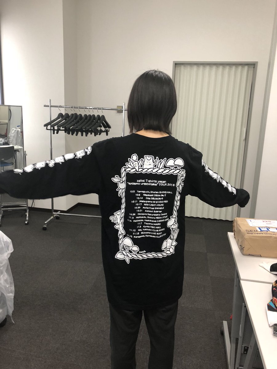 ヤバイtシャツ屋さん バンド とったけツアーグッズ バンド名を英語 で表記することでなんとかいい感じに見せかけたツアーロンt バンド名くそダサいのを英語表記にしえごまかしています 色はバーガンディーもあるよ ヤバイtシャツ屋さん バンド とったけツアーグッズ バンド名を英語 で表記することでなんとかいい感じに見せかけたツアーロンt バンド名くそダサいのを英語表記にしえごまかしています 色はバーガンディーもあるよ