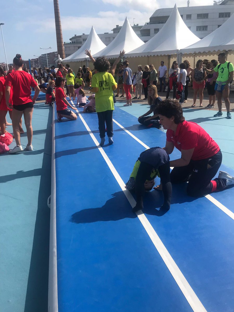 RFEGimnasia's tweet photo. Turno de los más pequeños! Si estás por Gijón no lo dudes, ven a practicar deporte en el #TourMSD @iberdrola! #GijónEnForma https://t.co/rSwJdU5a1G