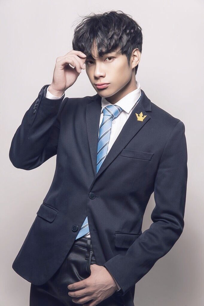 joshua_jacobe's tweet photo. PRODUCE 101 Season 4

Name: Joshua Jacobe
Label: Sa NANAY ko
Blood type: O
Height: 174 cm
Weight: 56 kg
Training Period: 3 years

“Seize the Night”

But of course, this is just a joke. Practice lang 😂

Photography: @Raymondcauilan 
Hmua: @aaroncunanan 
Styling: edrick paz https://t.co/9Q2bR4QG3w