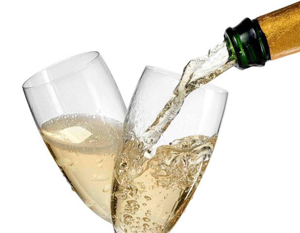 Classintheglass's tweet photo. Blije gezichten voorlopig in de DOC Prosecco. De oogst 2018 lijkt kwalitatief en kwantitatief pico bello, terwijl er eindelijk vooruitgang geboekt wordt voor de lancering van een 'Prosecco Rosato'. Lees: https://t.co/cIy5zizXNZ #prosecco   #bubbels https://t.co/78yC7eTirj