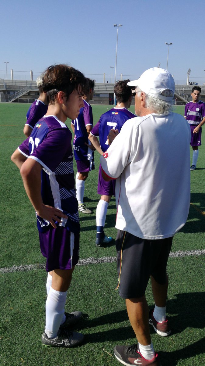 Gran victoria para nuestro juvenil del <a href="/cdmaristasbad/">C.D.Maristas Badajoz</a> en su primer partido liguero.
Enhorabuena chicos!!