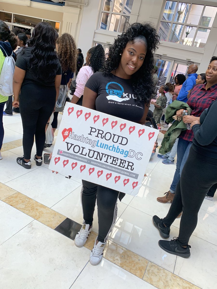 BankRoll_Lo's tweet photo. This Morning I Helped Assemble 700 Lunches To Distribute To A Shelter And Homeless In DC.💙 #BasKids #ServiceSundays #HashTagLunchDC https://t.co/ooujhg6FPh