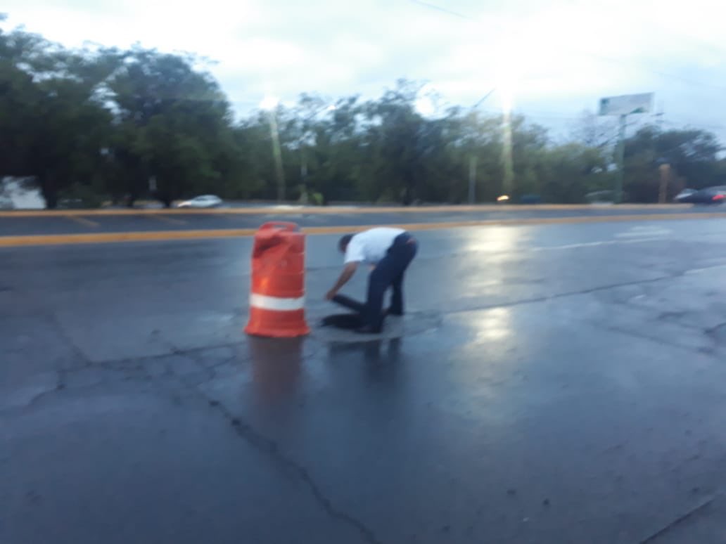 Personal de Policía de Tránsito de Guadalupe llevando a cabo acciones con el fin de prevenir riesgos mayores