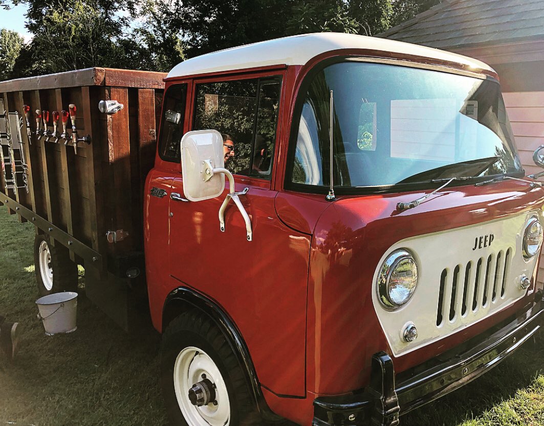 Cool restored Jeep at #compassrosesteampunkfestival! <a href="/taptruckne/">Tap Truck NE</a> #victorianamerica #americansteampunk #newenglandlife #newenglandautumn #watchcity #walthamwatch