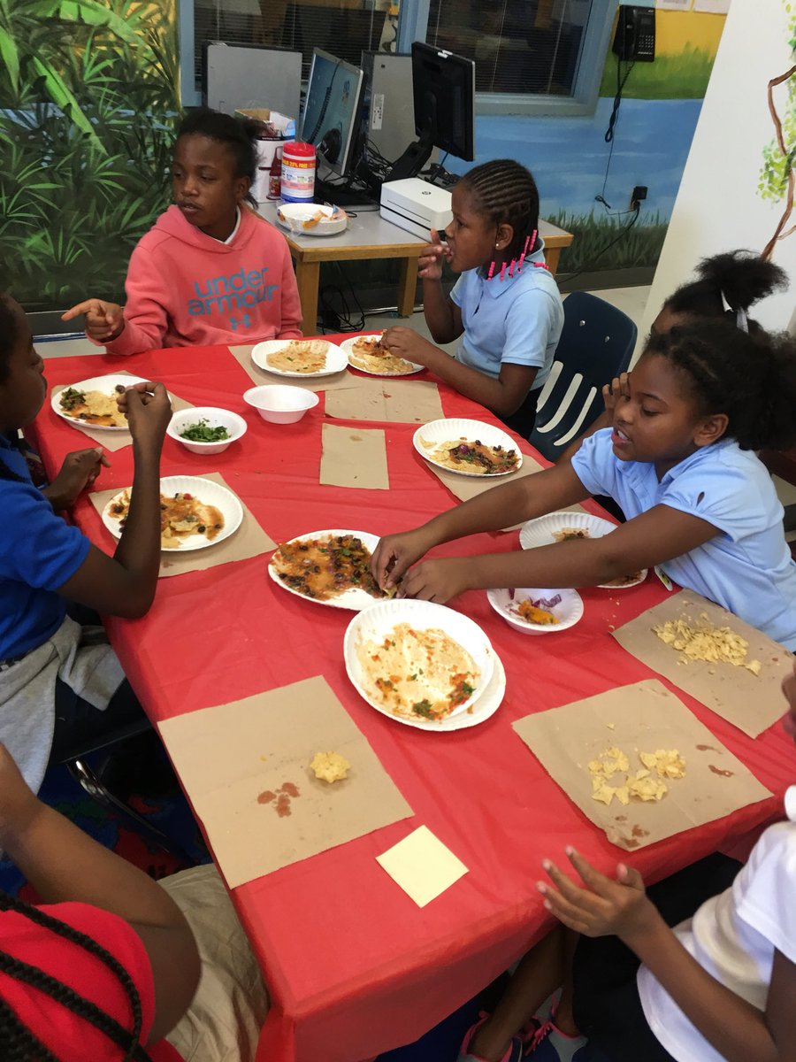 stewforkids's tweet photo. Look at our young chefs enjoying their Black Bean dip in cooking club. #Clubdaze #theyarelovingit #mathscienceandreadingskills https://t.co/cMtLIkuilF