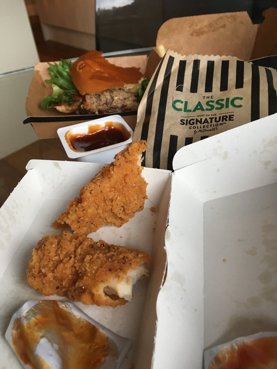 DP_C3's tweet photo. Well done Erith @McDonaldsUK just spent £34 in your restaurant, initially they got order wrong had to go back in!!! Get home and the majority of the meal is inedible!! Dry and anemic!! Called them and couldn’t get through!!!! Unhappy 😡 https://t.co/30PbVZi6au