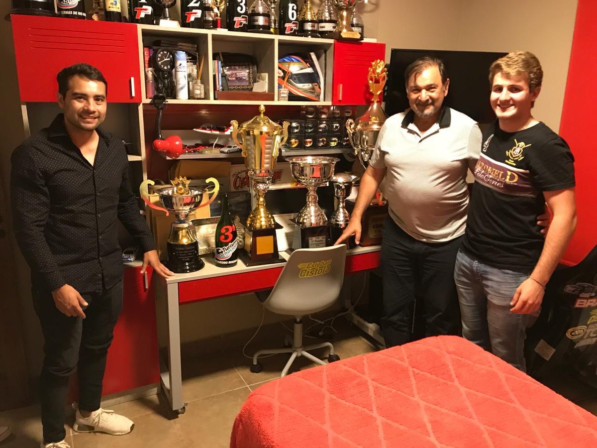miguelisaok's tweet photo. Gracias @ecistola y a toda tu familia por la invitación y por compartir este lindo momento conmigo, segui así que se vienen más podios 🙌🏆. https://t.co/fibXW0zxBL