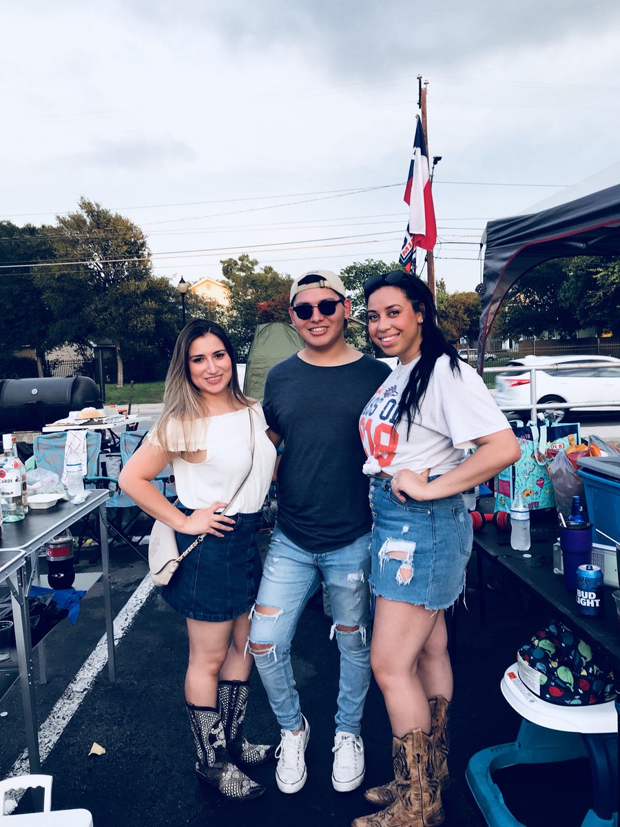 Andylionn_'s tweet image. I love tailgating, soccer games are so fun 🏈 #3pointer