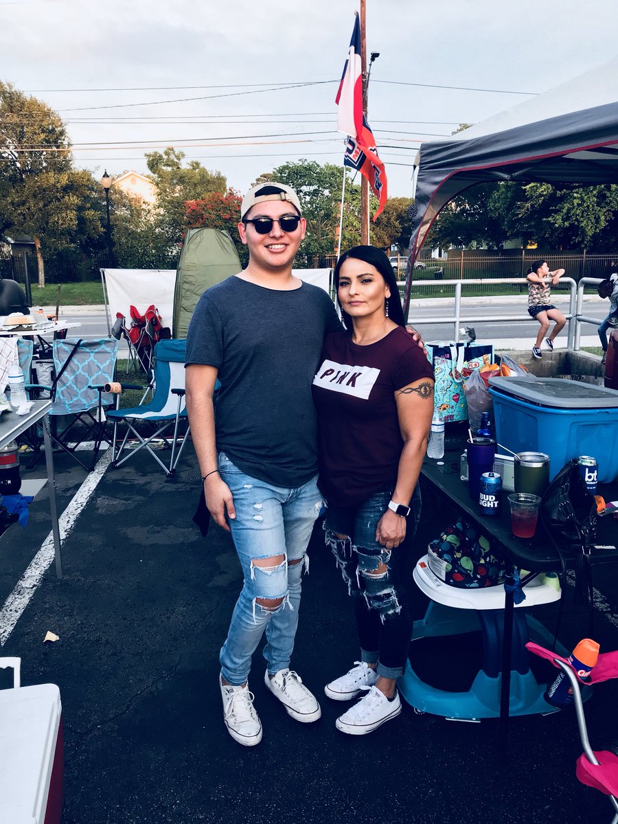 Andylionn_'s tweet image. I love tailgating, soccer games are so fun 🏈 #3pointer