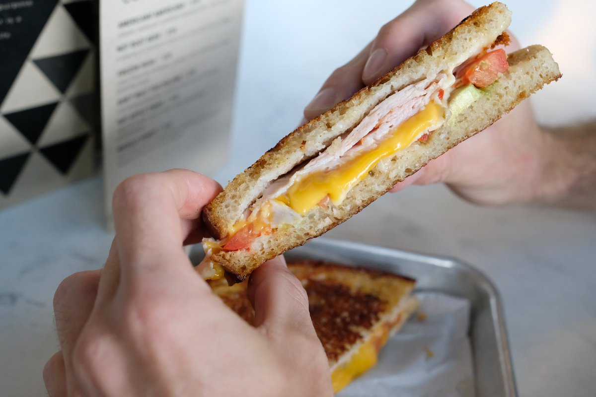 HeightsMelts's tweet photo. RT if you love our Cali melt dripping with cheddar cheese! 😎  #foodporn https://t.co/4fQx7eyfw5