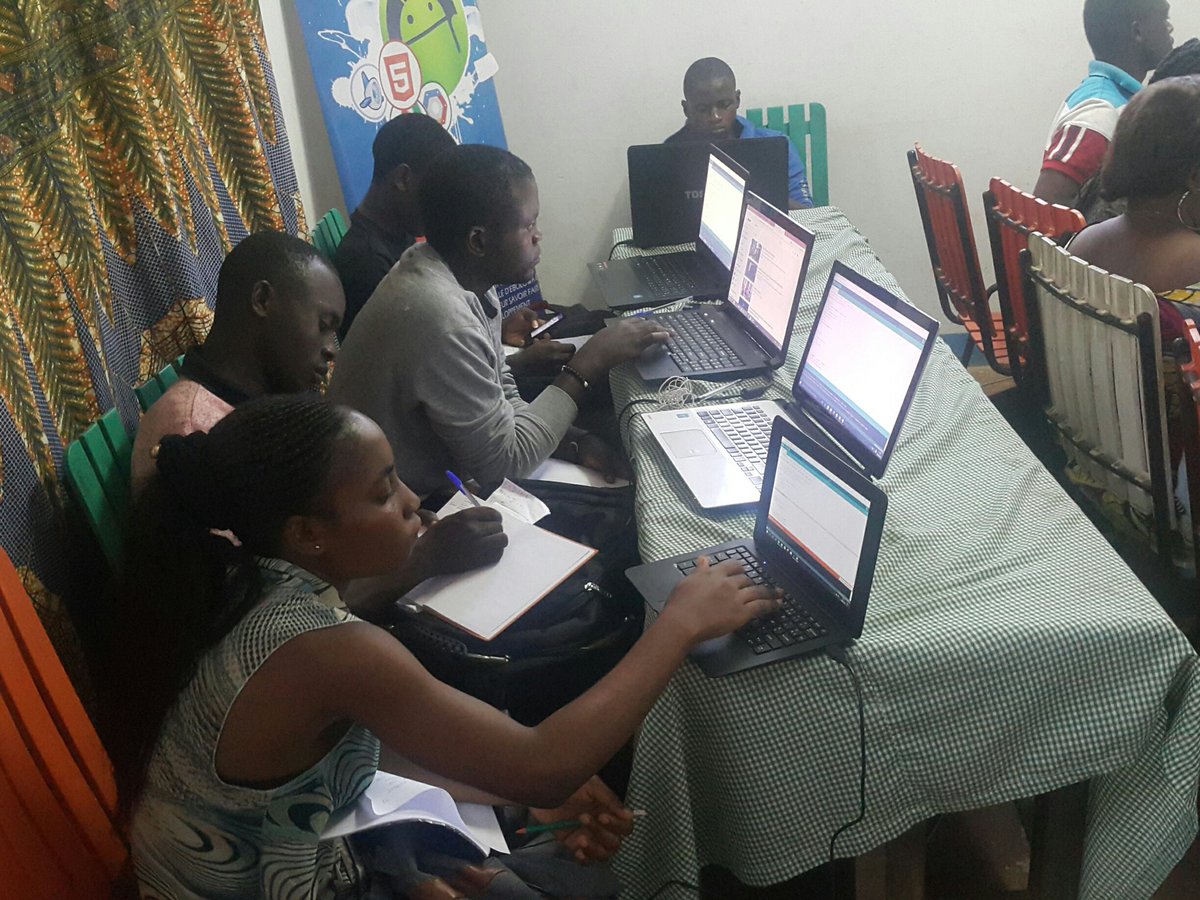 MouzongA's tweet photo. Welcome to the #Google #Next18Extended at #GDGEbolowa with @OBAMSerge https://t.co/MOGyUyILtb