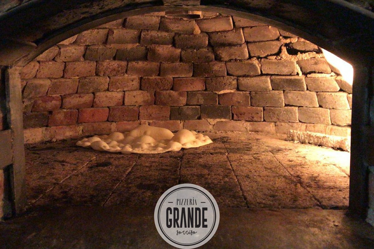 Se están cocinando nuevas ideas para nuestras redes.🍕💻✨ 
Mientras tanto, te esperamos todos los días, a partir de las 12:30pm
Tel. 2624 0336
Rubén Darío 13, Bosque de Chapultepec