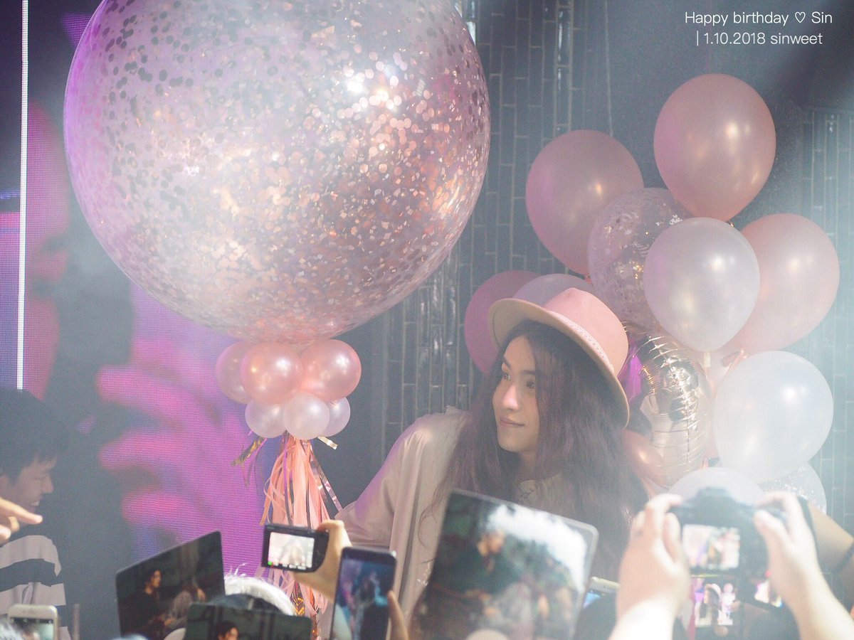 sinweet's tweet image. Happy birthday to @sinsingular  💕🎂🎉😊 Wish you all the best. 🥂

#sinbirthdayevelive2018 
#sinofficial
#whoissin