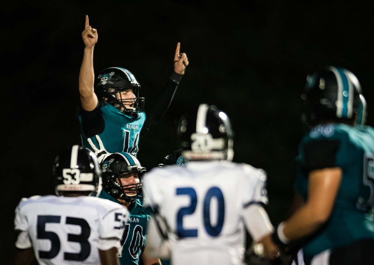 AllisonLeeIsley's tweet photo. Link to full photo gallery of the #fridaynightfootball game between @RaidersFB and @hpcbisonfball >>> https://t.co/m6RcyoIxhE
via @JournalNow @PrepZoneWSJ
#football #FridayNightLights #Reagan #Raiders #HPCentral #Bison #JournalNow #highschoolfootball https://t.co/KGjLWhXHnx