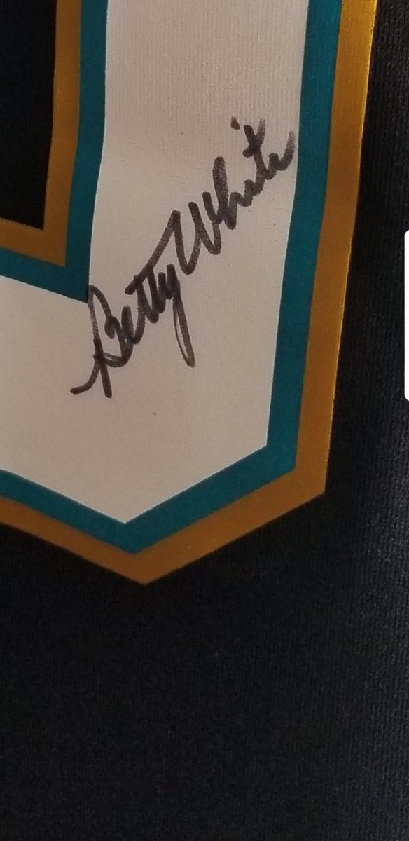 djmateo904's tweet photo. Name a more Iconic Duo.  Two 🐐's in one pic.  @BortlesFacts @BettyMWhite #DUUUVAL #DTWD https://t.co/gQe3LUUOzg