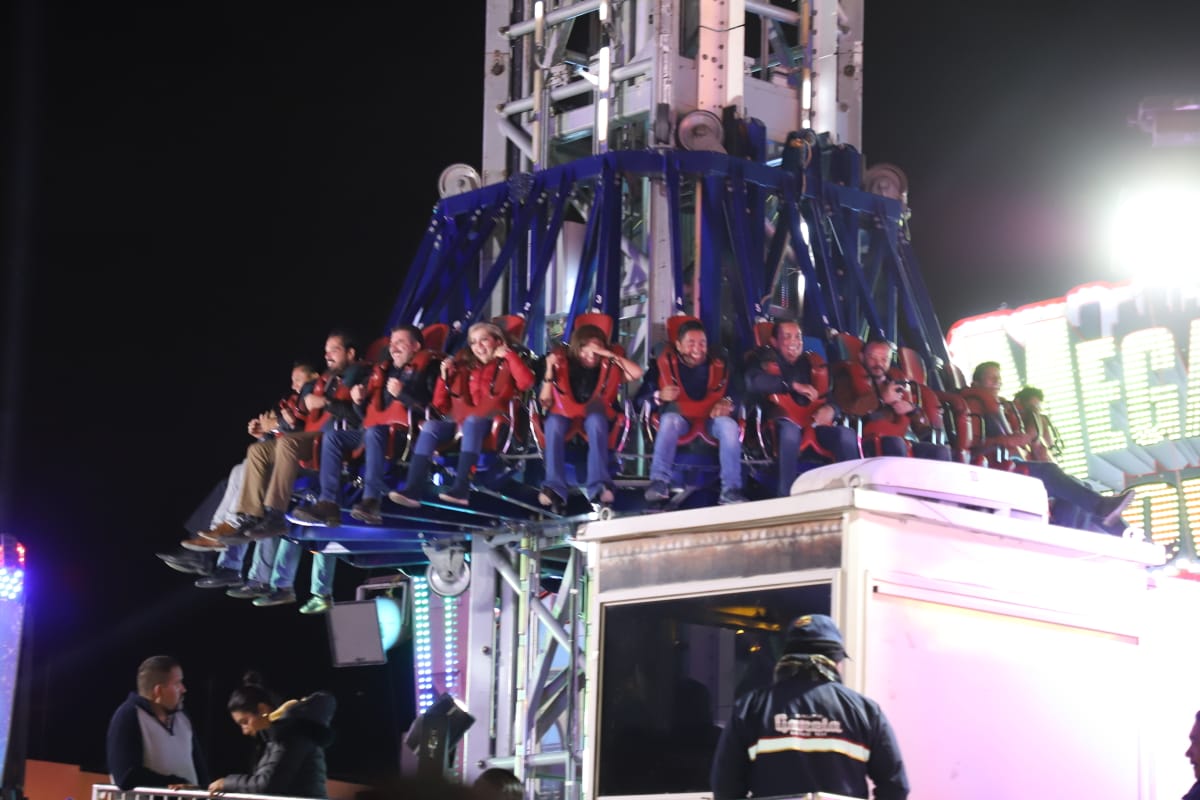 LupitaVeraO's tweet photo. Anoche me subí a la #MegaKingTower ¡Lo mejor del mundo! Solo en @FeriaHidalgo #LaFeriaDeTusSueños
#FelizDomingo https://t.co/xe1GpJjZyP
