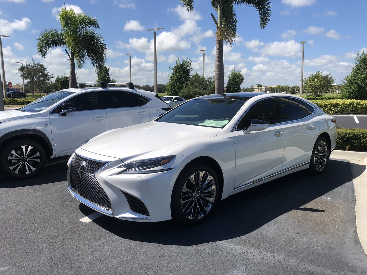 All4NoVA's tweet photo. I need this @Lexus LS500 from @melbournelexus in my life 😜 #LexusFhotos #LexusFan https://t.co/icmF43tdpW