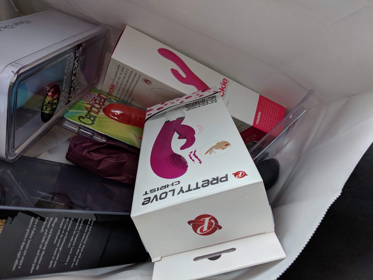 lololol some how my mom’s friend registered me into a chocolate mud wrestling event at Rainey Social Co. without my permission. 🙄 So the owner just msg’d me this as an attempt to bribe me to compete. TFOH. I’ll take some of those toys tho. 💞