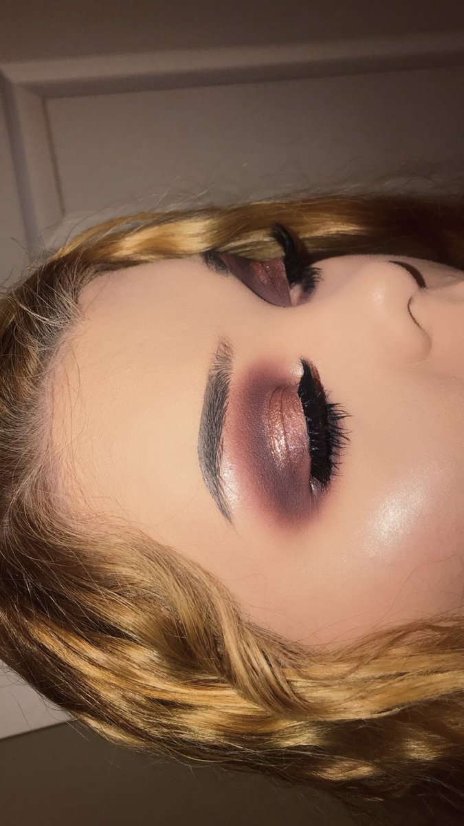 KaraKiesling's tweet photo. The @Jaclynhill X @MorpheBrushes palette will forever be my favorite!!!! https://t.co/Ql0gtGS8FM