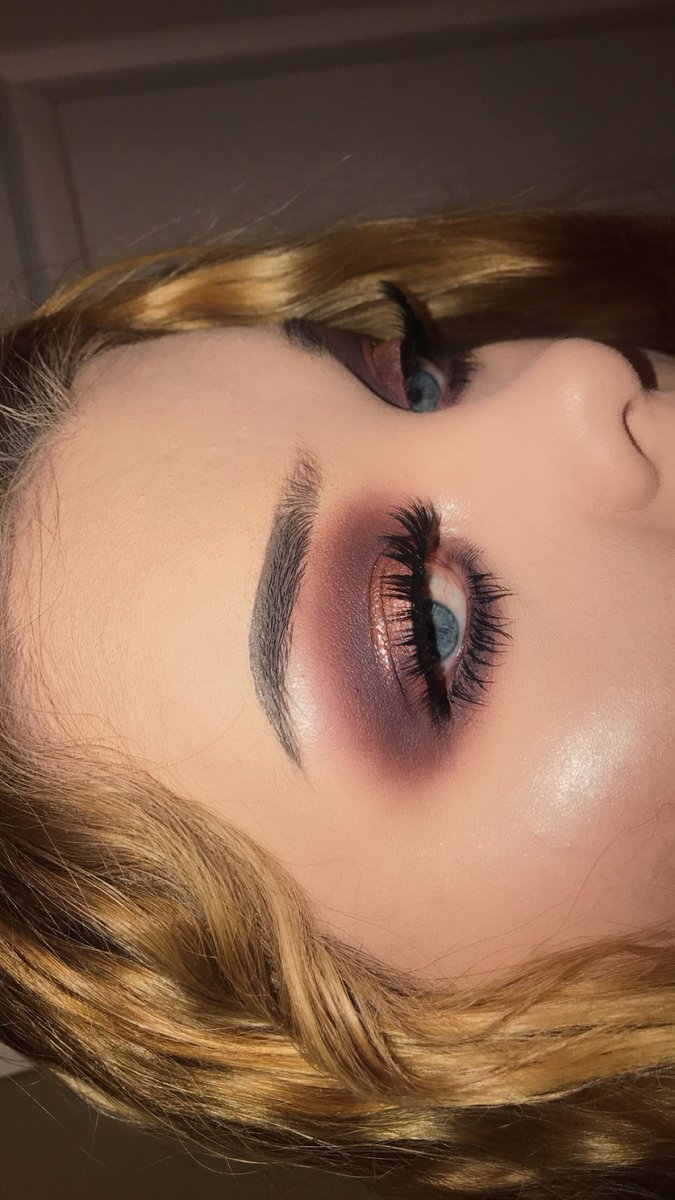 KaraKiesling's tweet photo. The @Jaclynhill X @MorpheBrushes palette will forever be my favorite!!!! https://t.co/Ql0gtGS8FM