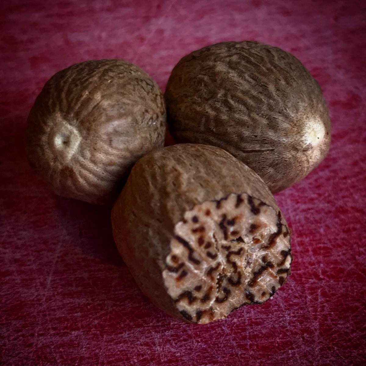 Cluckmuckcook's tweet image. Autumn is upon us, My baking turns to warm rich spices, that feel like a great big comforting hug, or snuggling in the duvet. A small grating of fresh nutmeg peps up many a bake. #eatcaptureshare #nutmeg #spice #autumn