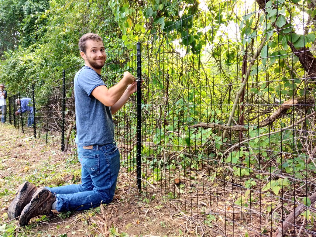 TweetSVT's tweet photo. SVT &amp; Carlisle Conservation Foundation are working together to prepare new trails at Woodhaven Farm, which will connect with trails on the Davis Corridor &amp; Malcolm Lands in Carlisle &amp; Estabrook Woods in Concord/Carlisle. 
@TerraCorps_AC 
#Carlisle #Trails #TerraCorps #AmeriCorps https://t.co/mIjeXBHj3R